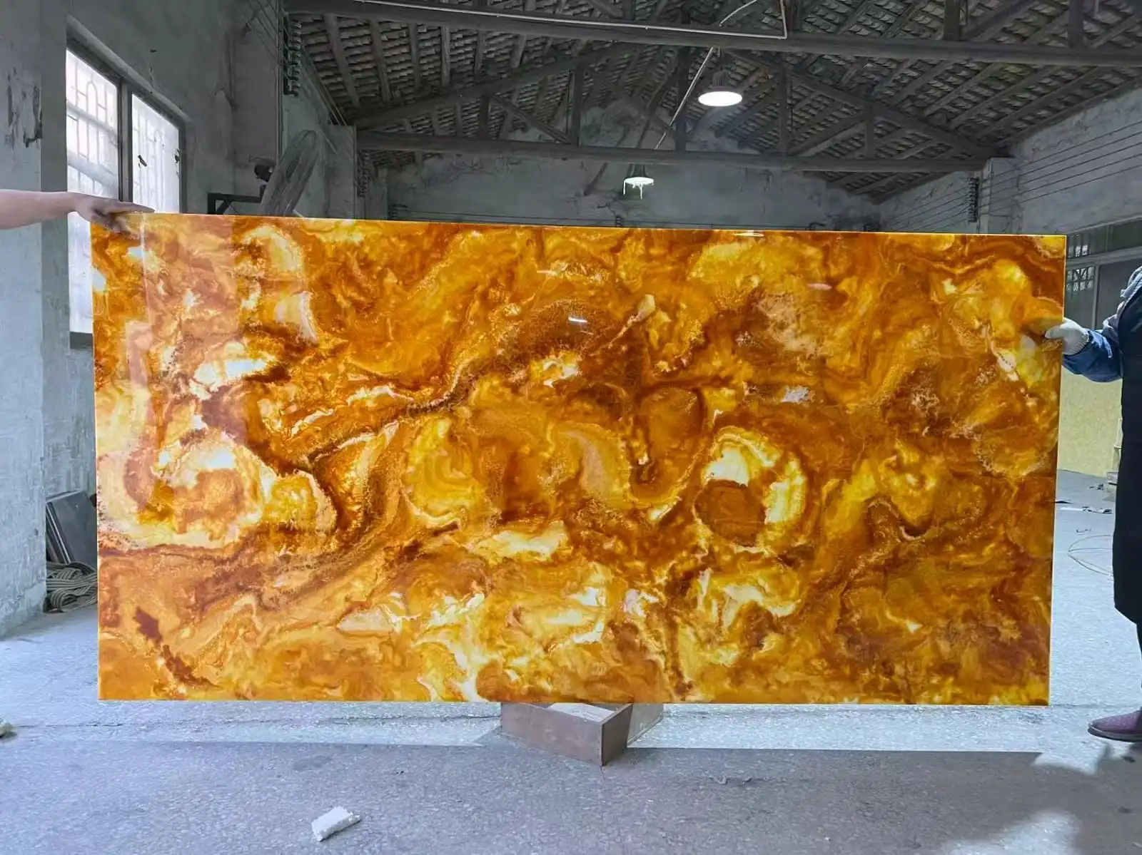 Backlit Onyx Flame Design Angle